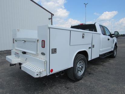 ford f-350 super duty chassis cab 2018 1FD8X3FT1JEB85306 image ford f-350 super duty chassis cab 2018 1FD8X3FT1JEB85306 image